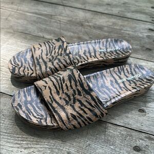 GIANNI BINII Animal Print Slide Sandals WOMENS 7